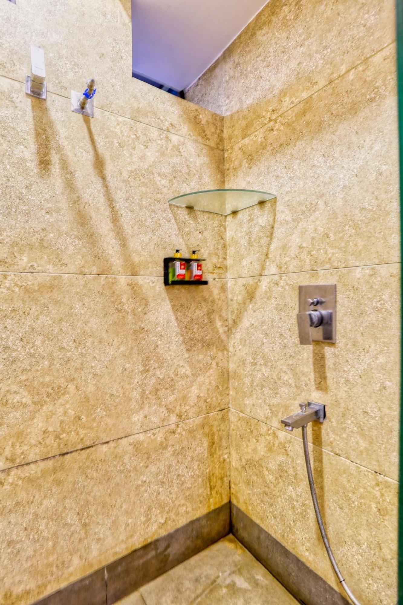 ザ アショカ ホテル インドール エクステリア 写真